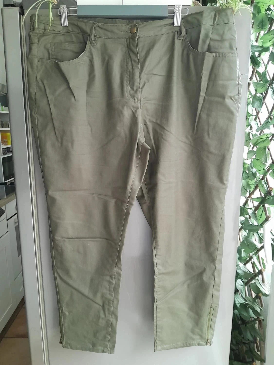 Pantalon couleur kaki, coton ciré, taille 50, Marque Blanche Porte